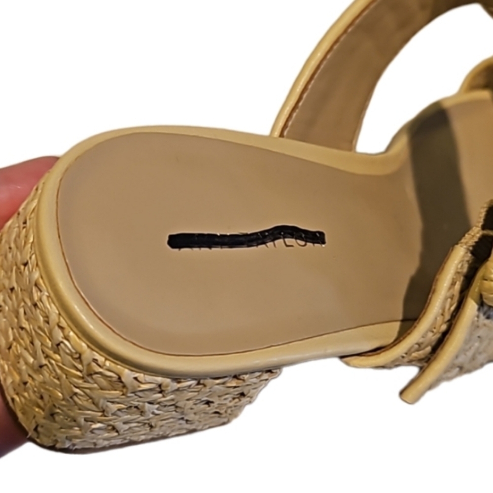 NEW! ANN TAYLOR Raffia Slip On Block Heel Sandals Buckle Accent 6. - Picture 6 of 8